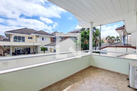 Casa de condomínio para alugar com 349m², 4 quartos e 6 vagas Casa de condomínio para alugar com 349m², 4 quartos e 6 vagasSuíte 3