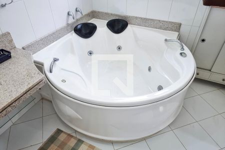 Casa de condomínio para alugar com 349m², 4 quartos e 6 vagas Casa de condomínio para alugar com 349m², 4 quartos e 6 vagasBanheiro da Suíte 3