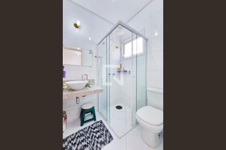 Casa de condomínio para alugar com 349m², 4 quartos e 6 vagas Casa de condomínio para alugar com 349m², 4 quartos e 6 vagasBanheiro da Suíte 1