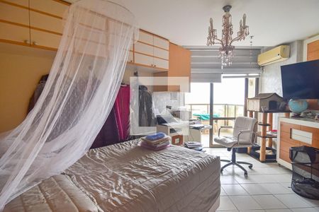 Quarto de apartamento à venda com 1 quarto, 80m² em Gragoatá, Niterói