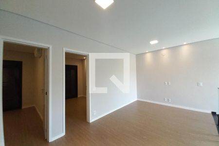 Sala de TV de casa de condomínio à venda com 4 quartos, 270m² em Swiss Park, Campinas