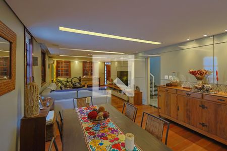 Sala de casa à venda com 4 quartos, 210m² em Ana Lúcia, Belo Horizonte