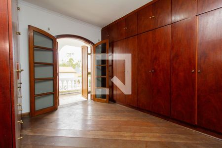 Closet de casa para alugar com 4 quartos, 500m² em Vila Ré, São Paulo