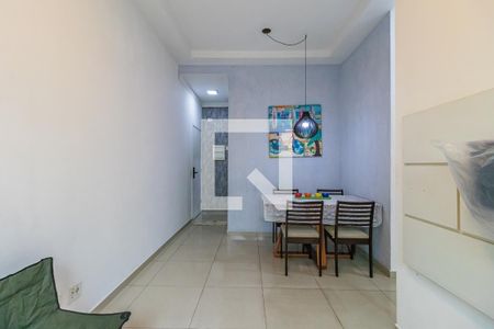 Sala de apartamento à venda com 2 quartos, 82m² em Jardim Tupanci, Barueri