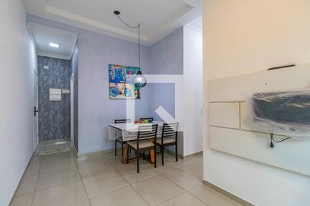 Sala de apartamento à venda com 2 quartos, 82m² em Jardim Tupanci, Barueri