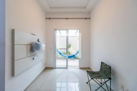 Sala de apartamento à venda com 2 quartos, 82m² em Jardim Tupanci, Barueri