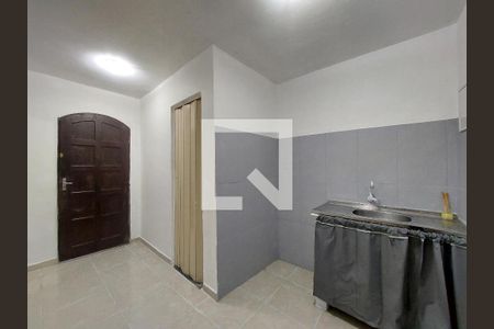 Sala de casa para alugar com 1 quarto, 25m² em Terceira Divisão de Interlagos, São Paulo