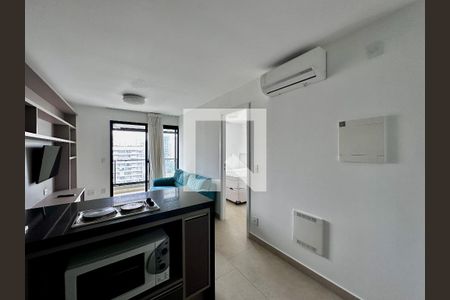 Cozinha  de apartamento para alugar com 1 quarto, 42m² em Campo Belo, São Paulo