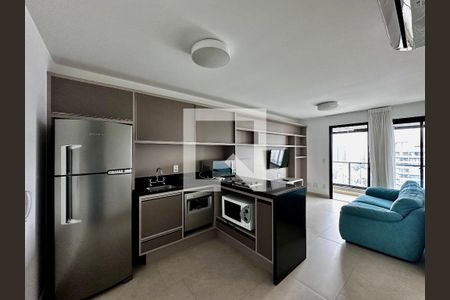 Cozinha  de apartamento para alugar com 1 quarto, 42m² em Campo Belo, São Paulo