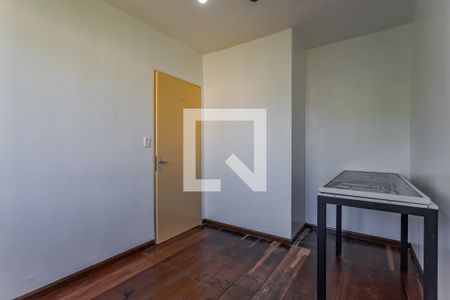 Quarto 1 de apartamento para alugar com 2 quartos, 56m² em Jardim Sabará, Porto Alegre