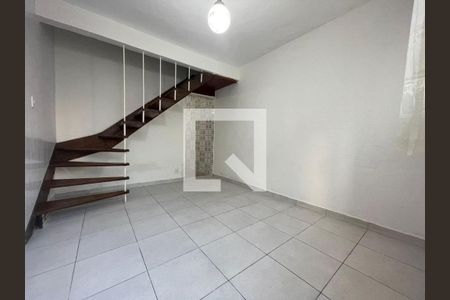 Foto 01 de casa à venda com 2 quartos, 39m² em Jardim Italia, São Paulo