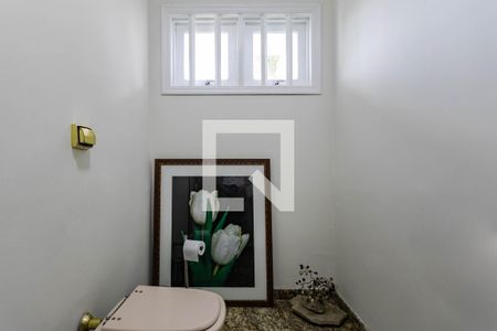 Lavabo de casa para alugar com 4 quartos, 380m² em Vila Oliveira, Mogi das Cruzes