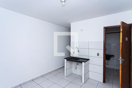 Sala e cozinha de apartamento para alugar com 2 quartos, 50m² em Jardim Mangalot, São Paulo