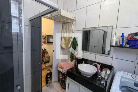 Banheiro de apartamento à venda com 1 quarto, 29m² em Menino Deus, Porto Alegre