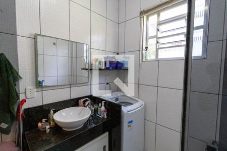 Banheiro de apartamento à venda com 1 quarto, 29m² em Menino Deus, Porto Alegre