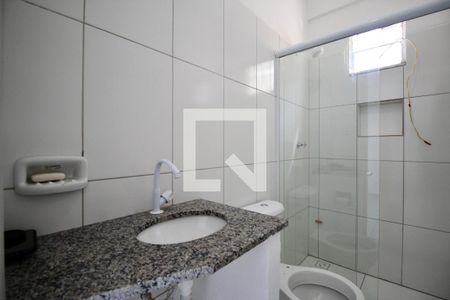 Banheiro de kitnet/studio para alugar com 0 quarto, 18m² em Tororo, Salvador