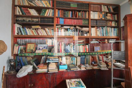 Casa à venda com 820m², 4 quartos e 8 vagas Casa à venda com 820m², 4 quartos e 8 vagasQuarto 2