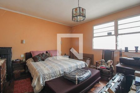 Casa à venda com 820m², 4 quartos e 8 vagas Casa à venda com 820m², 4 quartos e 8 vagasQuarto 3