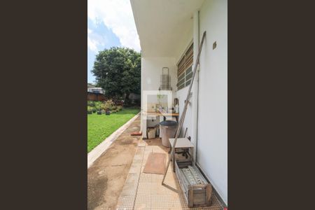 Casa à venda com 820m², 4 quartos e 8 vagas Casa à venda com 820m², 4 quartos e 8 vagasÁrea de Serviço