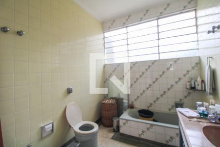 Casa à venda com 820m², 4 quartos e 8 vagas Casa à venda com 820m², 4 quartos e 8 vagasBanheiro