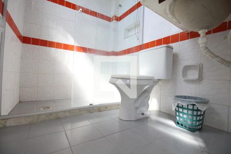 Banheiro de kitnet/studio para alugar com 1 quarto, 18m² em Tororo, Salvador