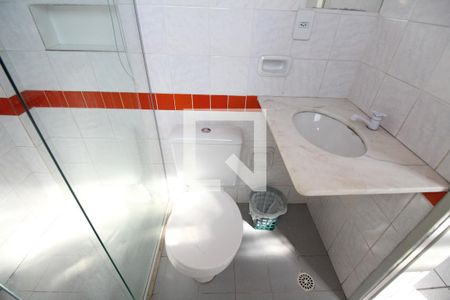 Banheiro de kitnet/studio para alugar com 1 quarto, 18m² em Tororo, Salvador