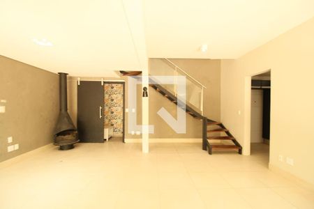 Sala de casa de condomínio para alugar com 2 quartos, 106m² em Vila Andrade, São Paulo