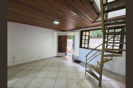 Sala de casa para alugar com 1 quarto, 60m² em Freguesia (jacarepaguá), Rio de Janeiro