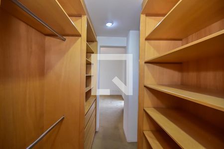 Apartamento à venda com 340m², 4 quartos e 4 vagas Apartamento à venda com 340m², 4 quartos e 4 vagasArmário da Suíte 1