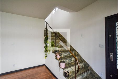 Escada de casa à venda com 3 quartos, 285m² em Vila Assunção, Santo André