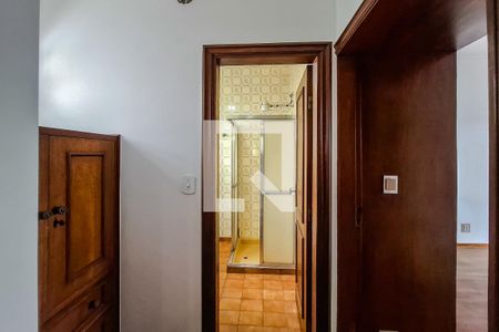 Casa à venda com 300m², 4 quartos e 3 vagas Casa à venda com 300m², 4 quartos e 3 vagasSuíte