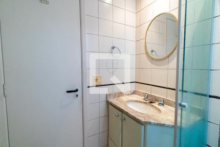 Banheiro de apartamento para alugar com 1 quarto, 30m² em Vila Monte Alegre, São Paulo