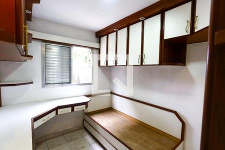 quarto 1 de apartamento para alugar com 3 quartos, 58m² em Parque Pinheiros, Taboão da Serra