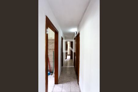 corredor de apartamento para alugar com 3 quartos, 58m² em Parque Pinheiros, Taboão da Serra