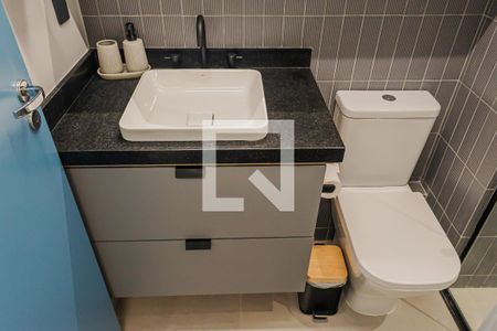 Banheiro de kitnet/studio para alugar com 1 quarto, 27m² em Sumaré, São Paulo