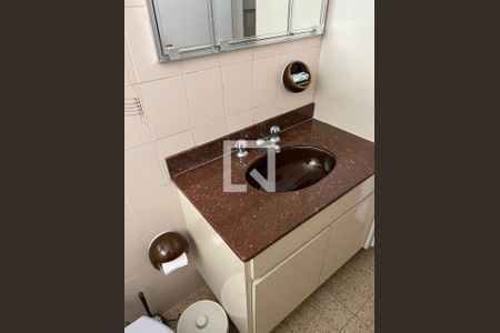 Banheiro de apartamento para alugar com 1 quarto, 40m² em José Menino, Santos