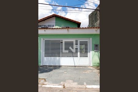 Casa à venda com 136m², 3 quartos e 2 vagas Casa à venda com 136m², 3 quartos e 2 vagasFachada