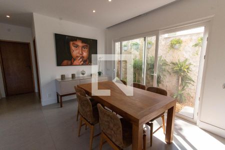 Sala de casa de condomínio para alugar com 4 quartos, 360m² em Badu, Niterói