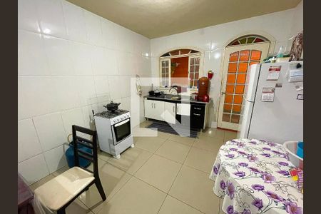 Sala de casa à venda com 3 quartos, 200m² em Santa Maria, Belo Horizonte