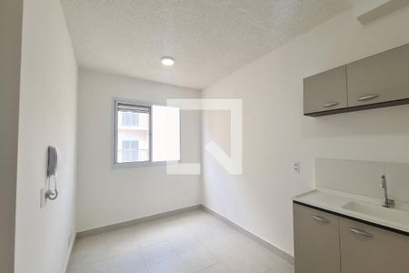 Sala, Cozinha e Área de serviço de apartamento para alugar com 2 quartos, 34m² em Vila Graciosa, São Paulo