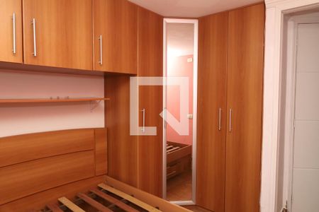 Quarto 1 de apartamento para alugar com 2 quartos, 40m² em Conjunto Residencial José Bonifácio, São Paulo