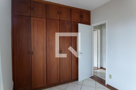 quarto 1 de apartamento para alugar com 2 quartos, 86m² em Sagrada Família, Belo Horizonte