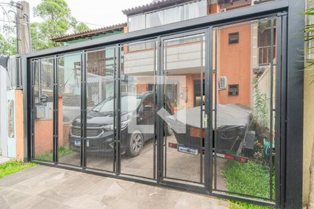 Casa à venda com 156m², 3 quartos e 2 vagas Casa à venda com 156m², 3 quartos e 2 vagasFachada