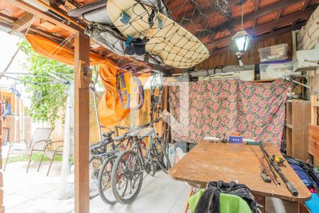 Casa à venda com 156m², 3 quartos e 2 vagas Casa à venda com 156m², 3 quartos e 2 vagasChurrasqueira