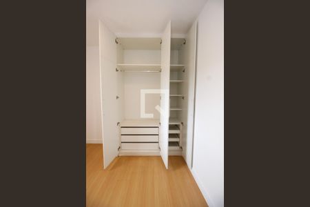 Quarto de apartamento à venda com 2 quartos, 69m² em Vila Progredior, São Paulo