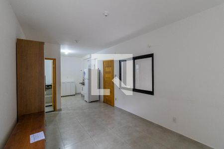 Sala e Cozinha  de apartamento para alugar com 2 quartos, 50m² em Vila Talarico, São Paulo