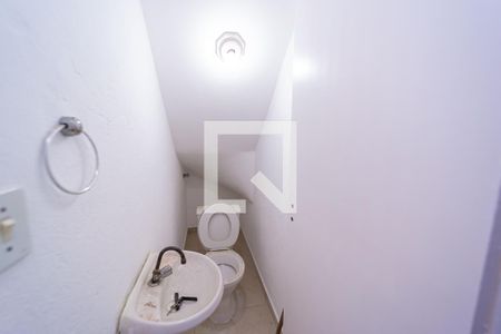 Lavabo de casa de condomínio para alugar com 2 quartos, 50m² em Vila Araguaia, São Paulo