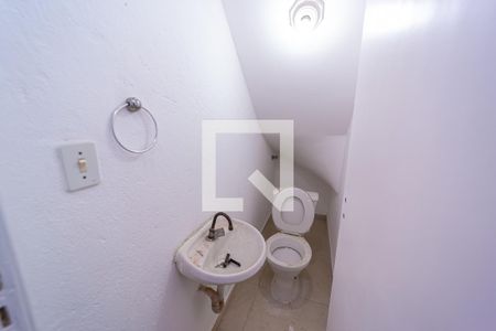 Lavabo de casa de condomínio para alugar com 2 quartos, 50m² em Vila Araguaia, São Paulo