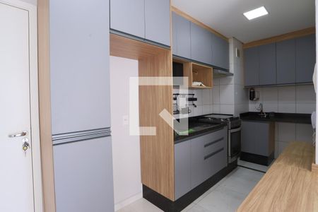 Sala/Cozinha de apartamento à venda com 2 quartos, 38m² em Jardim Analia Franco, São Paulo