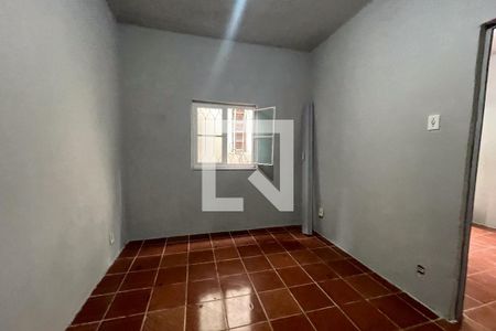 Quarto de casa para alugar com 1 quarto, 40m² em Jardim Vinte E Cinco de Agosto, Duque de Caxias